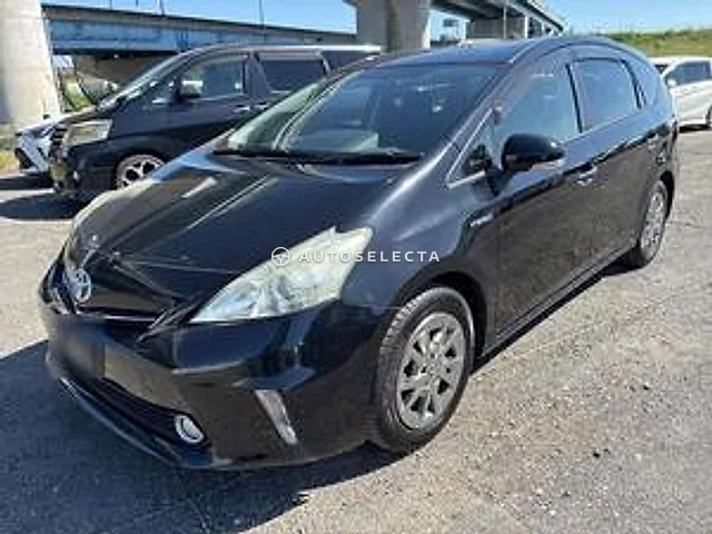 Toyota Prius Alpha 2013, auction grade 3.5