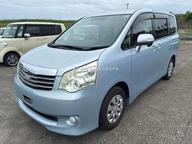 Toyota Noah 2012, auction grade 3.5