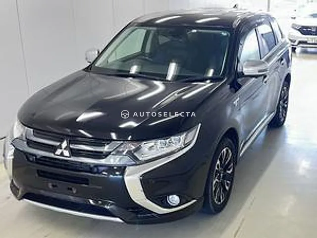 Mitsubishi Outlander PHEV 2015, auction grade 3.5