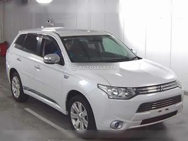 Mitsubishi Outlander PHEV 2013, auction grade 3