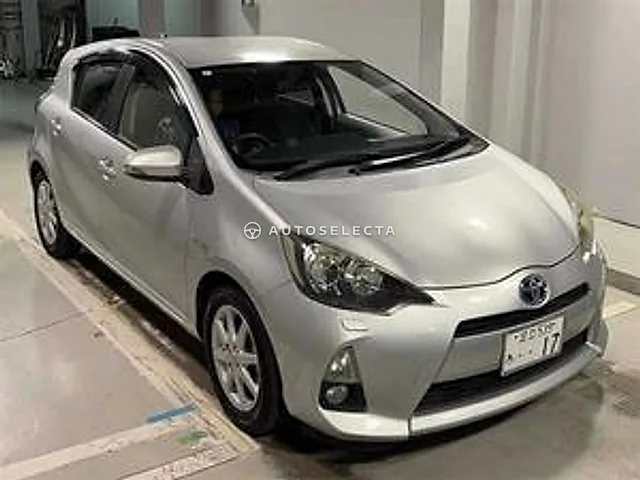Toyota Aqua 2012, auction grade 3.5
