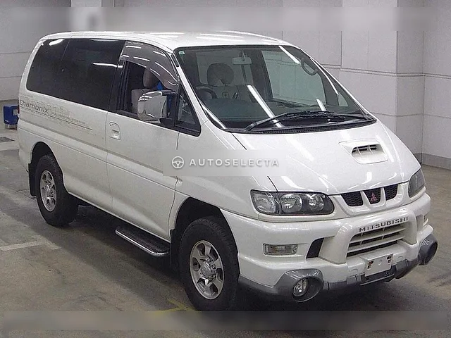 Mitsubishi Delica Space Gear 2001, auction grade R