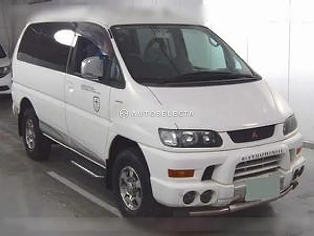 Mitsubishi Delica Space Gear 2002, auction grade 3.5