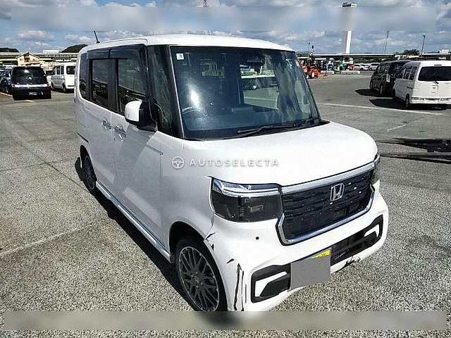 Honda N-BOX Custom 2025