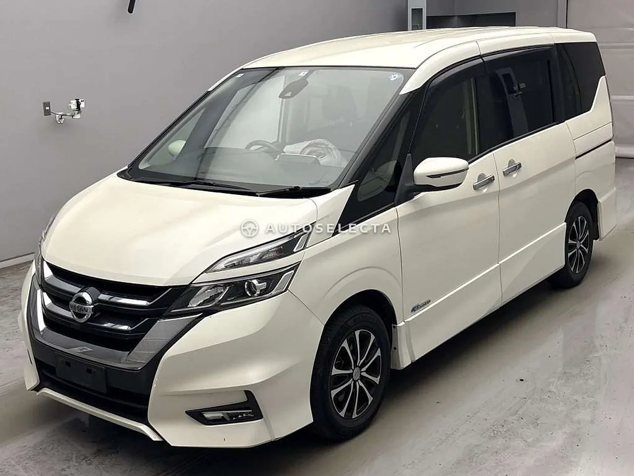 Nissan Serena 2017, photo 1 of 2