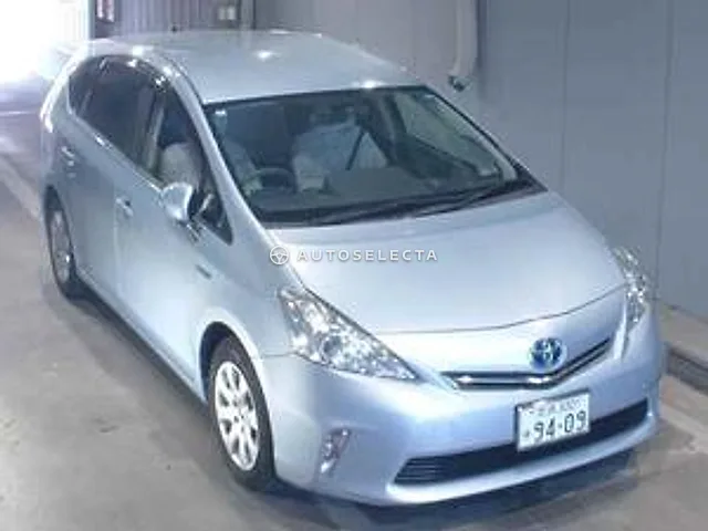 Toyota Prius Alpha 2014, auction grade 3.5
