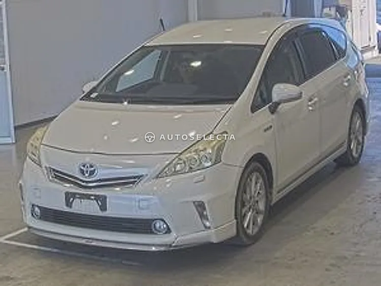 Toyota Prius Alpha 2013, photo 1 of 1