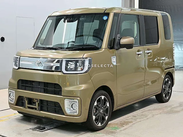 Toyota Pixis Mega 2018, auction grade 3.5