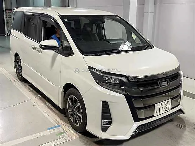 Toyota Noah 2018, auction grade 4.5