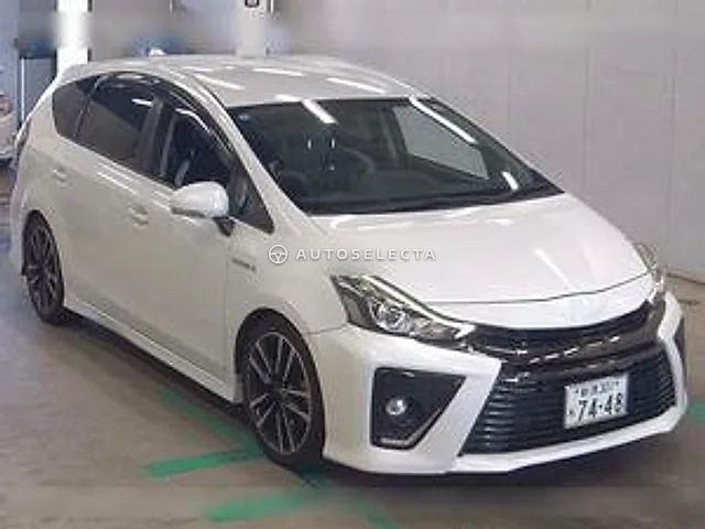 Toyota Prius Alpha 2011, auction grade 3.5
