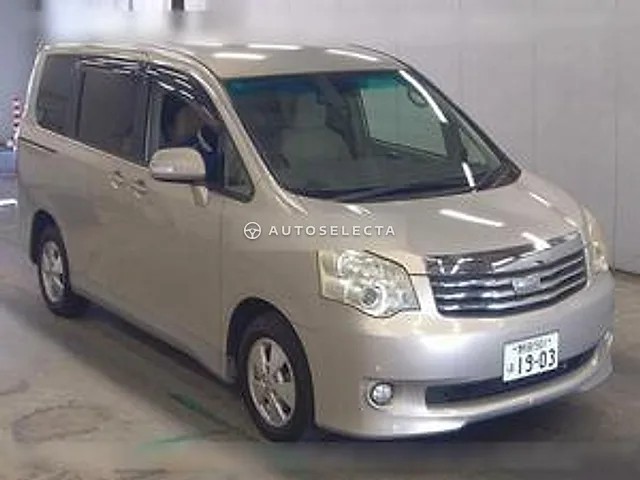 Toyota Noah 2013, auction grade 3.5