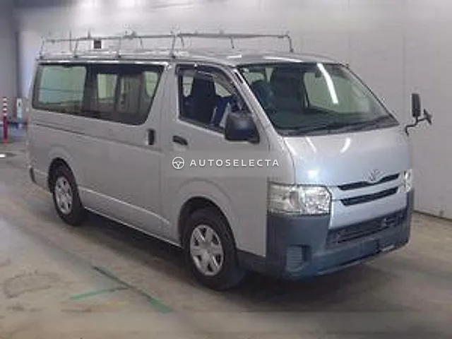 Toyota Hiace Van 2017, auction grade 3.5