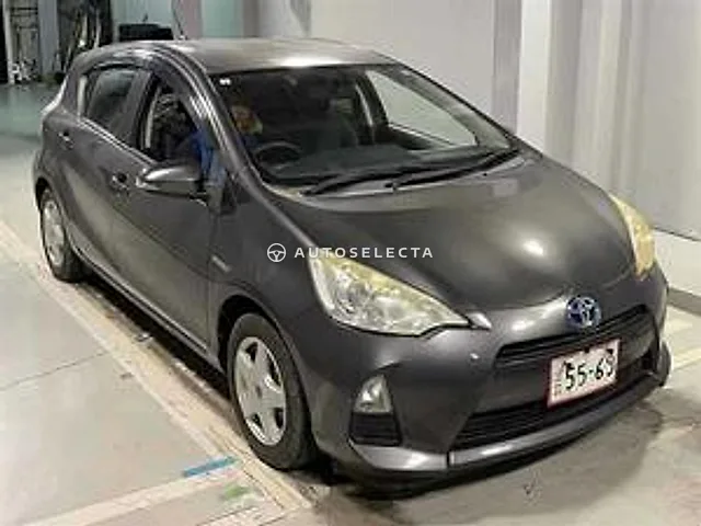 Toyota Aqua 2013, auction grade R