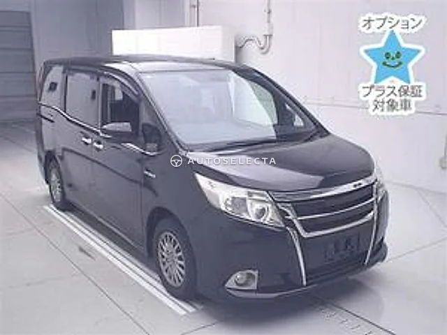 Toyota Esquire 2015, auction grade 3.5