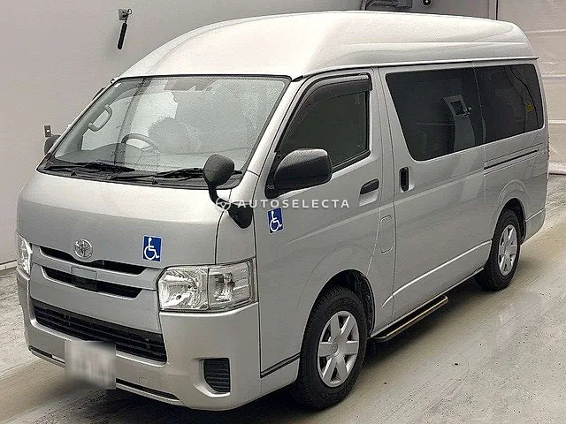 Toyota Hiace Van 2020, auction grade 3.5