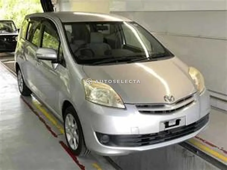 Toyota Passo Sette 2009, photo 1 of 1