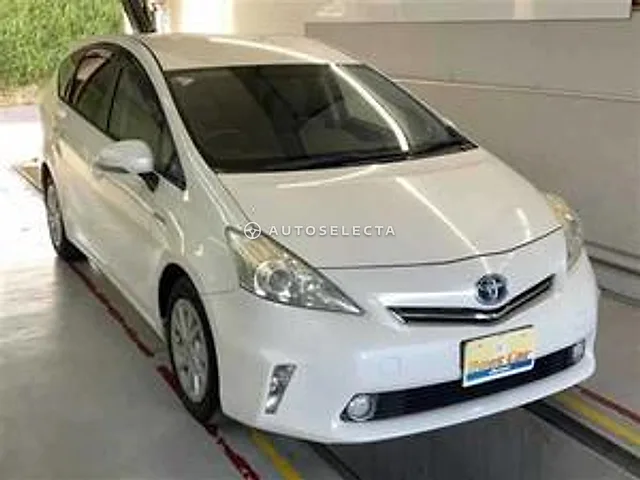 Toyota Prius Alpha 2011, auction grade R