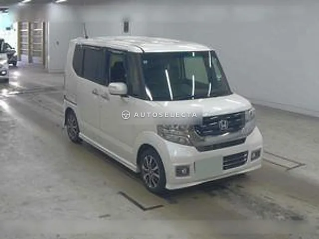 Honda N-BOX Custom 2017, auction grade 3.5