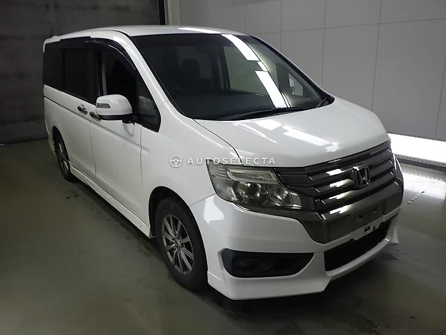 Honda Stepwgn Spada 2014, auction grade 3