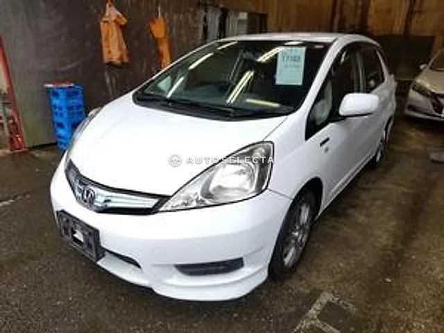 Honda Fit Shuttle 2013, auction grade 3.5