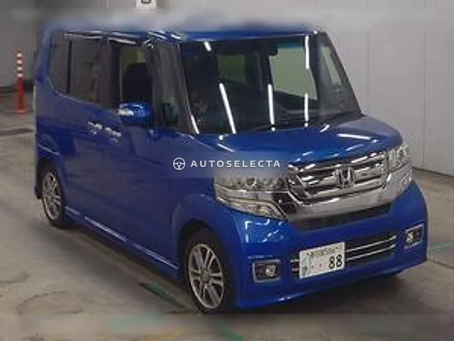 Honda N-BOX Custom 2017, auction grade 4.5