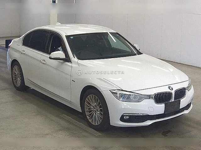 BMW 3 Series 2017, auction grade 4.5