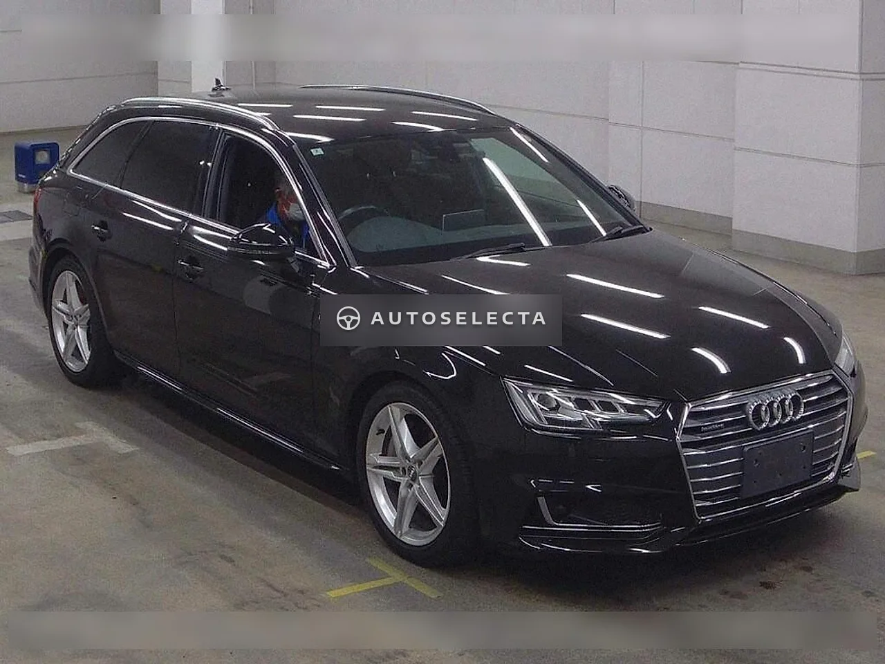 Audi A4 2016, photo 1 of 6