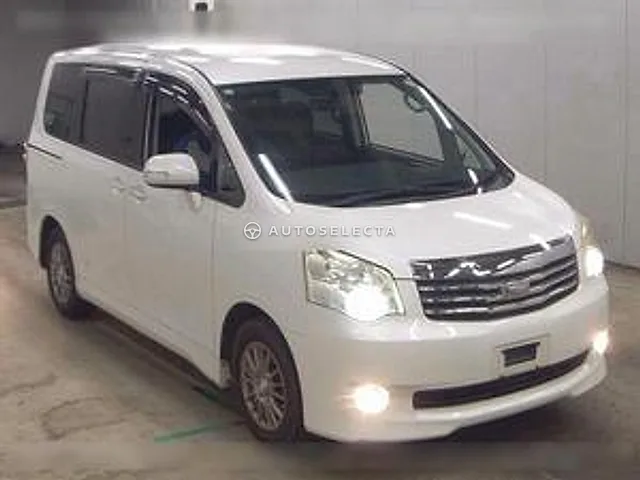 Toyota Noah 2013, auction grade 3.5