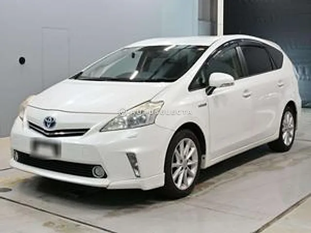 Toyota Prius Alpha 2012, auction grade R