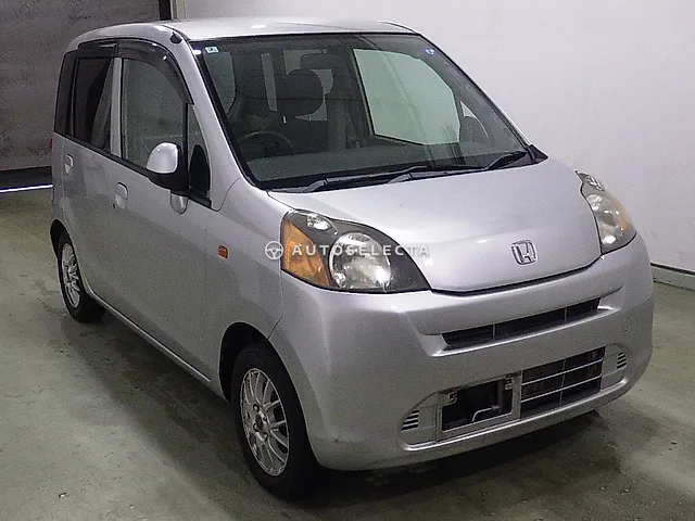 Honda Life 2010, auction grade 3