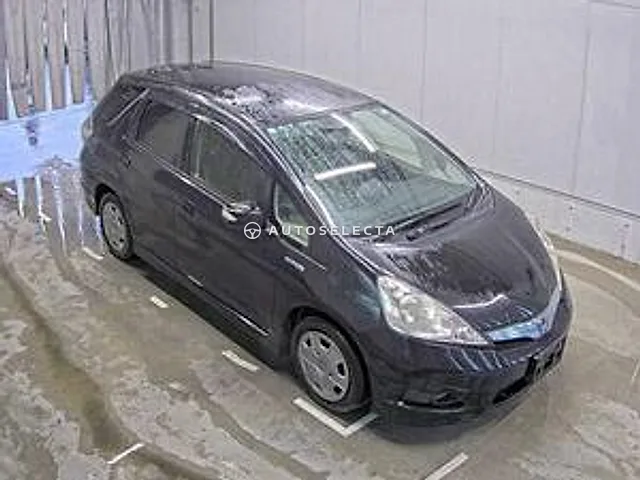 Honda Fit Shuttle 2013, auction grade 3.5