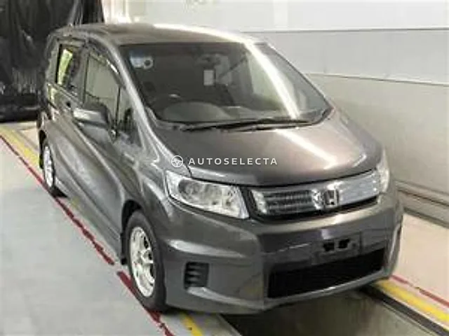 Honda Freed Spike 2012, auction grade R