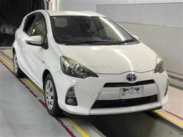 Toyota Aqua 2013, auction grade 3.5