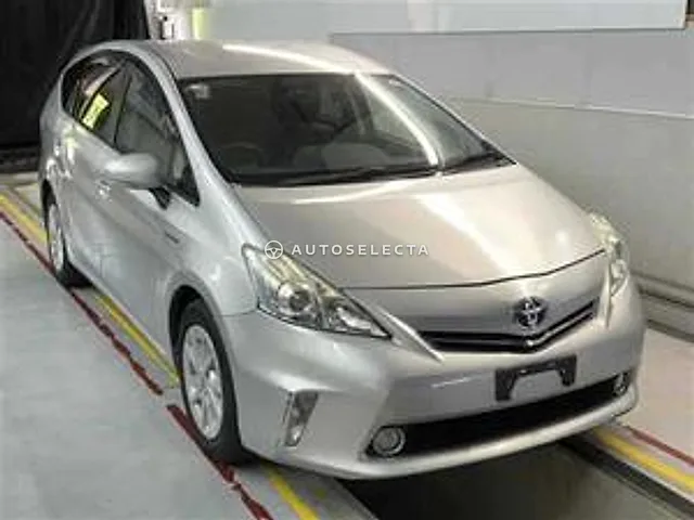 Toyota Prius Alpha 2011, auction grade 3