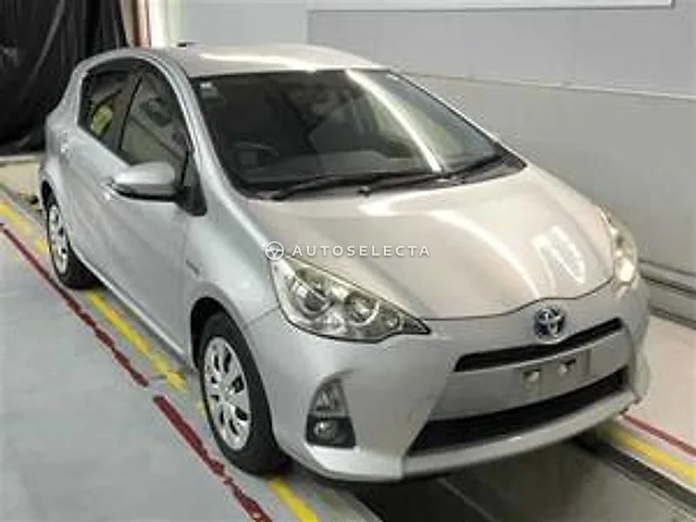Toyota Aqua 2014, auction grade 3.5