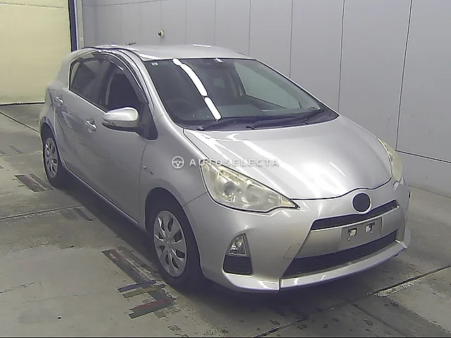 Toyota Aqua 2013, auction grade 3.5