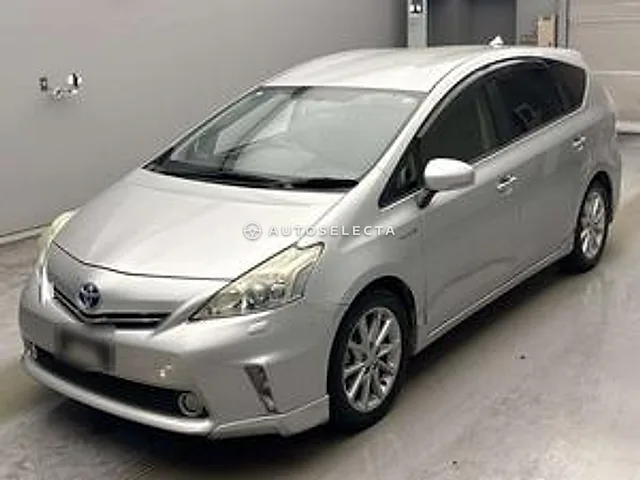 Toyota Prius Alpha 2012, auction grade RA