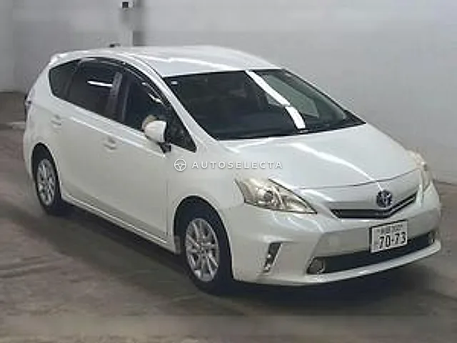 Toyota Prius Alpha 2012, auction grade RA