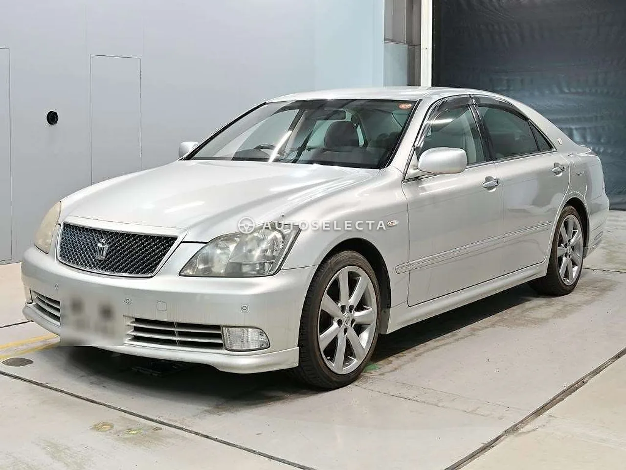 Toyota Crown 2004, photo 1 of 11