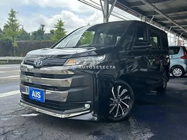 Toyota Noah 2022, auction grade 4.5