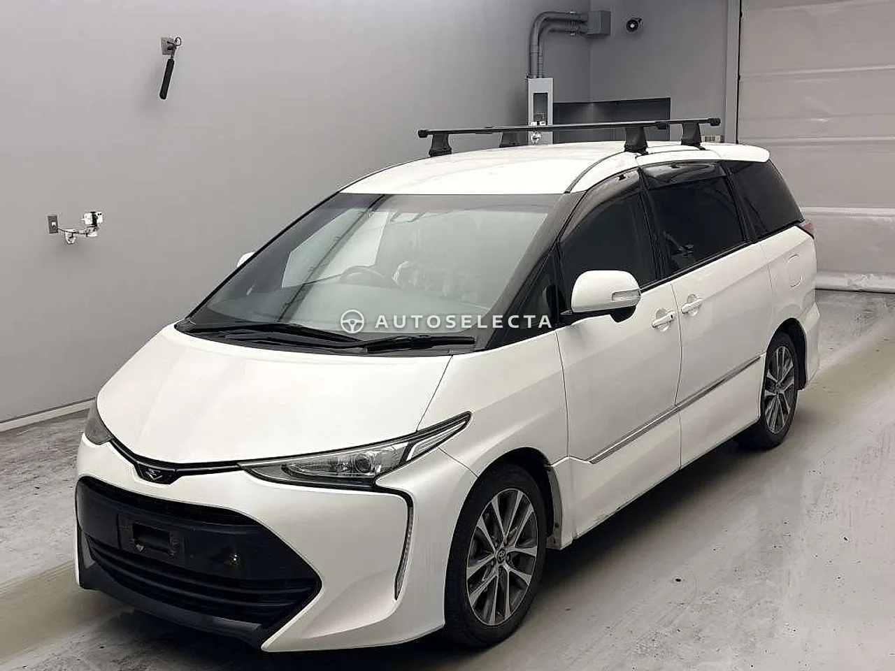 Toyota Estima 2017, photo 1 of 2