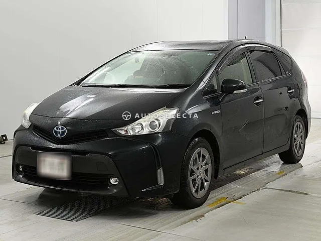 Toyota Prius Alpha 2017, auction grade 3.5