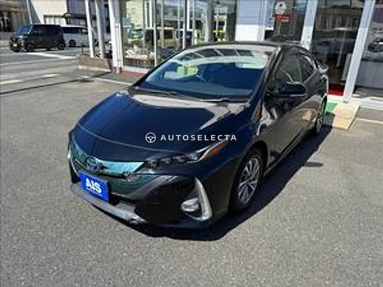 Toyota Prius PHV 2017, photo 1 of 11