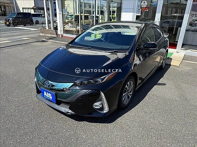 Toyota Prius PHV 2017, auction grade 4