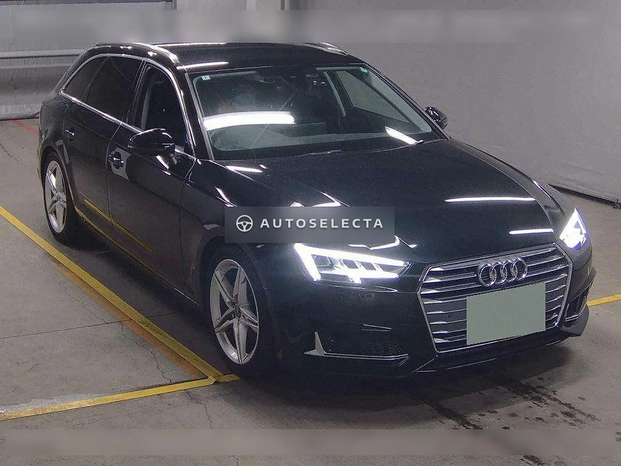 Audi A4 Avant 2019, photo 1 of 6