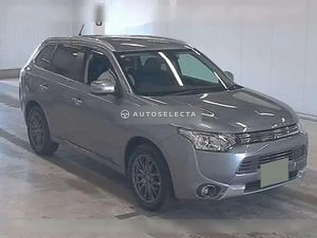 Mitsubishi Outlander PHEV 2014, auction grade 3.5