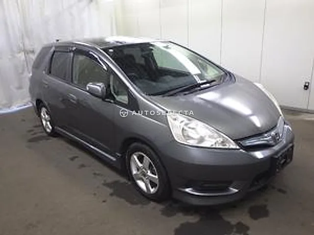 Honda Fit Shuttle 2011, auction grade 3