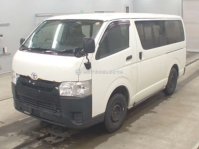 Toyota Hiace Van 2016, auction grade 3.5