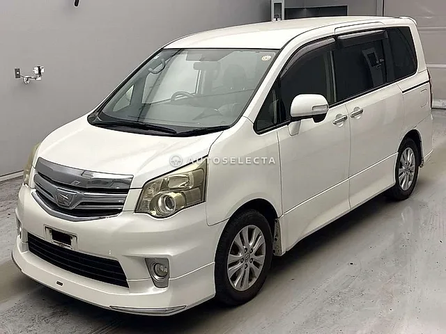 Toyota Noah 2012, auction grade 3.5