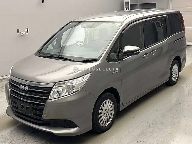 Toyota Noah 2015, auction grade RA